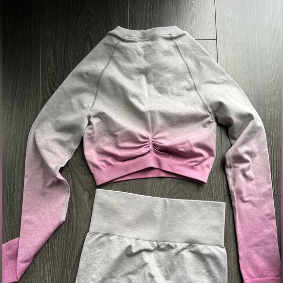 Gymshark adapt grey/pink crop top and legging set XS - Picture 4 of 4